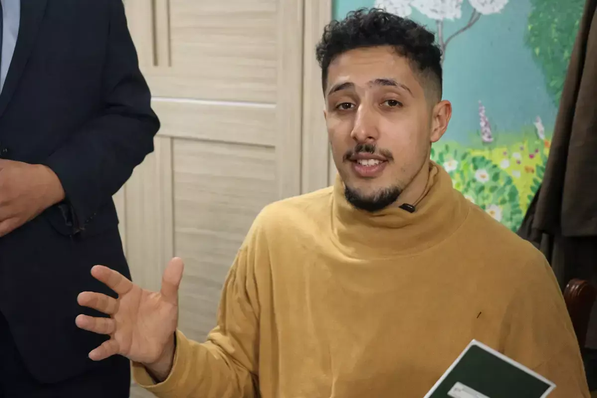 «Остался без денег и жил в подъезде»: жители Актау помогают марокканцу вернуться домой - новости на Lada.kz 07.01.2026