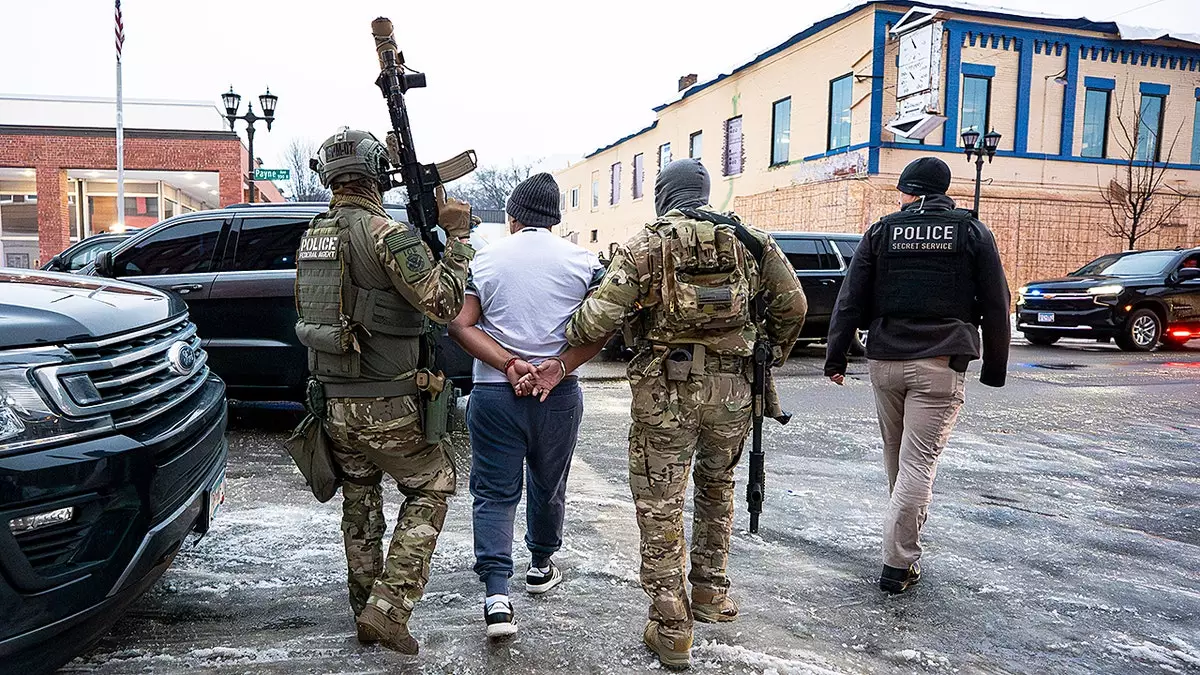 Федеральные власти начали операцию по задержанию беженцев в Миннесоте для возможной депортации в рамках расследования мошенничества.