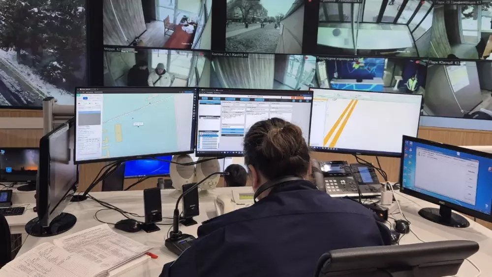 “Многие думают, у нас тут — как в кино“. Как устроена система видеонаблюдения в Алматы