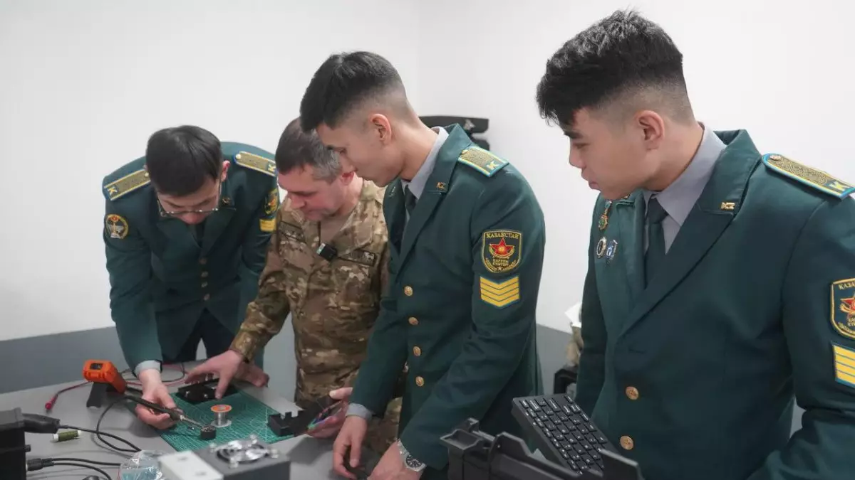 Қорғаныс министрлігінің курсанттары армия үшін практикалық прототиптер әзірлеуде