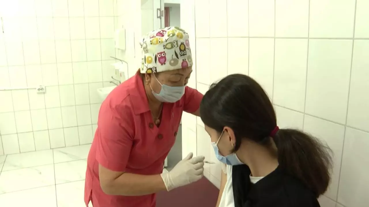 4,9 млн человек ежегодно вакцинируют в Казахстане