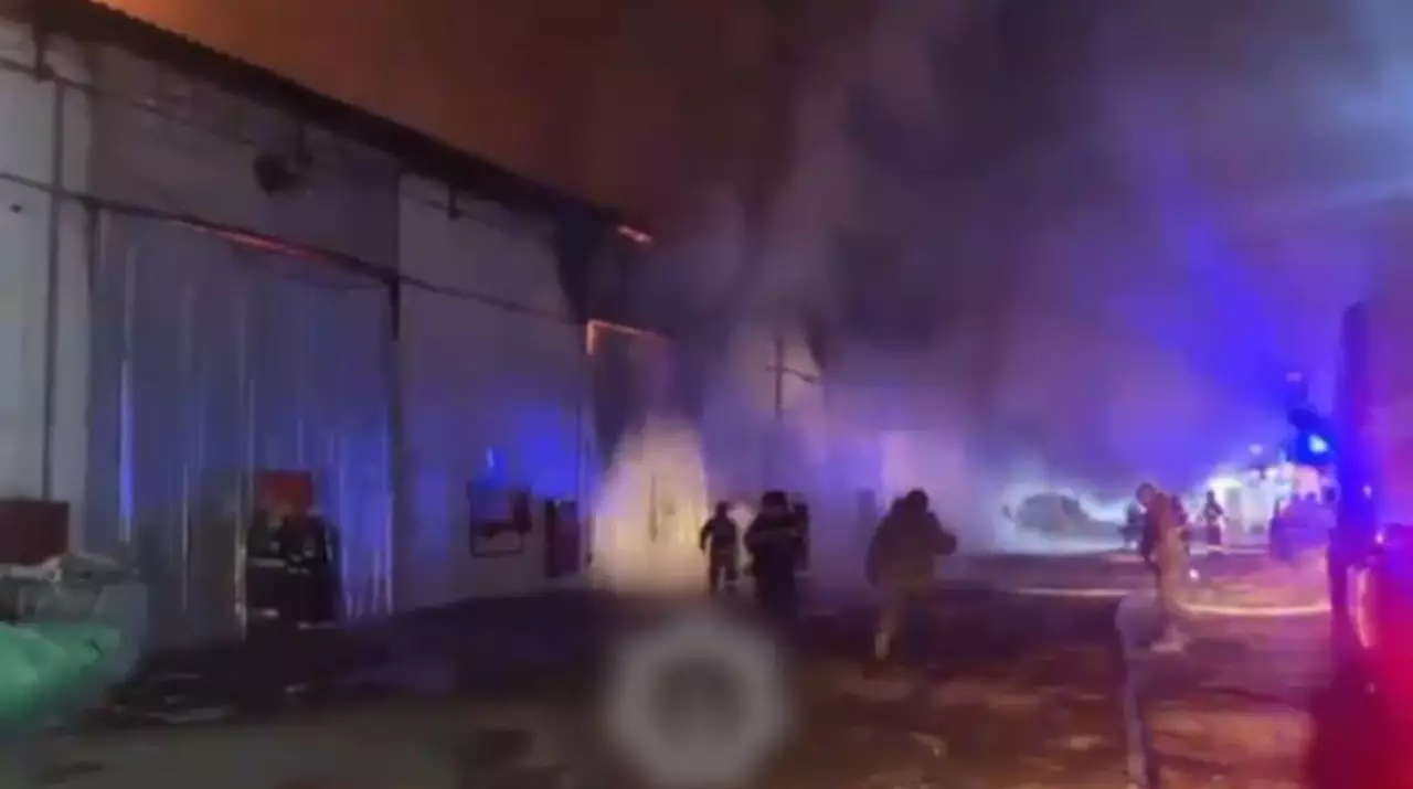 Пожар на складе в Алматы ликвидирован