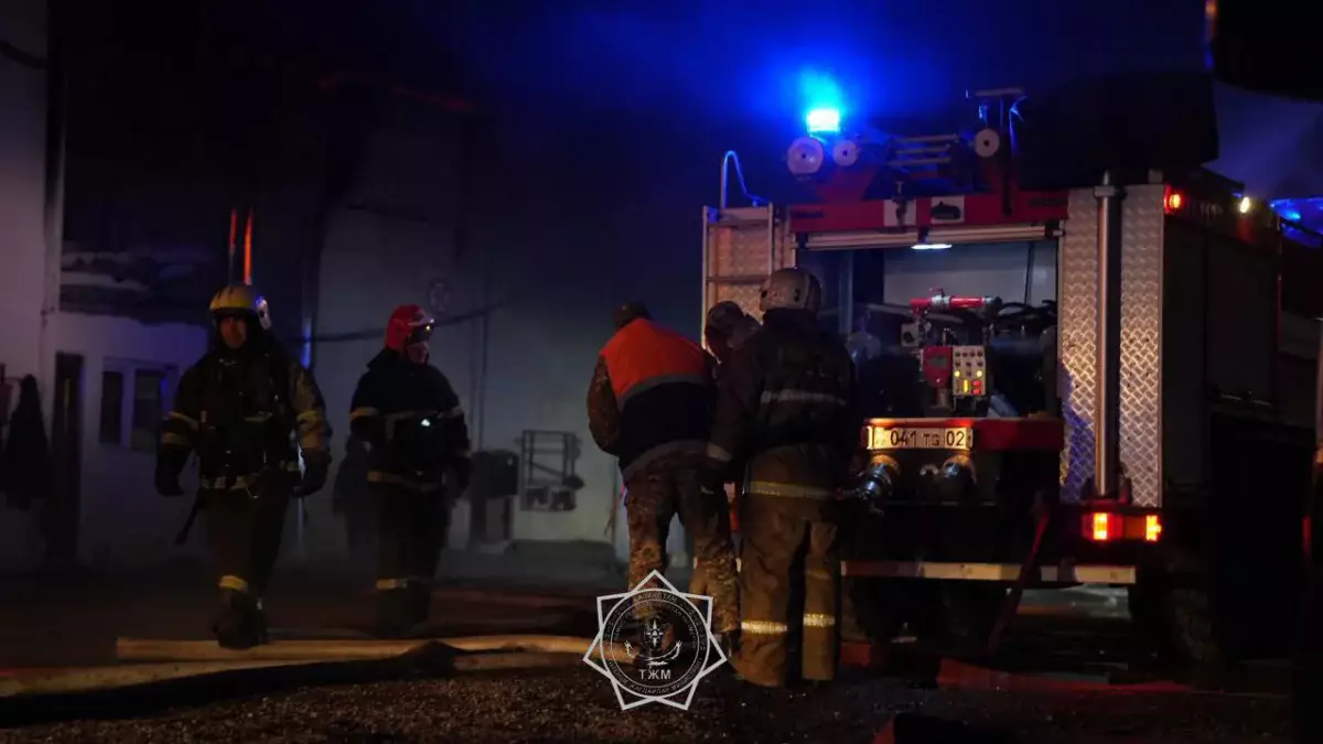 Пожар на складе в мегаполисе полностью ликвидирован