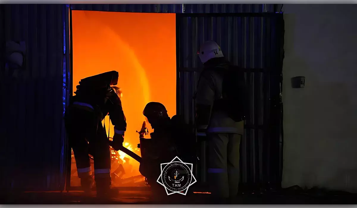 Крупный пожар потушили в Алматы: огонь охватил 1 900 квадратных метров