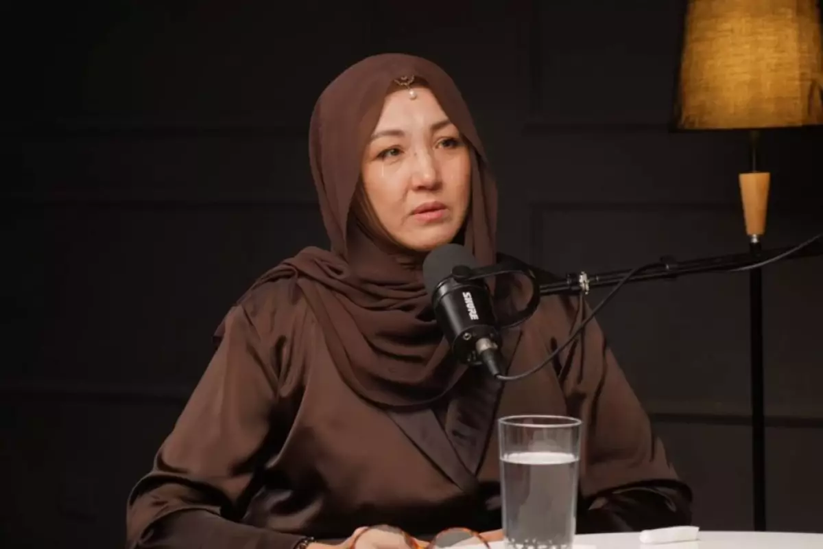 «Әкем көліктің артына байлап сүйреді»: Индира Расылхан қиын тағдырын баяндады (ВИДЕО)