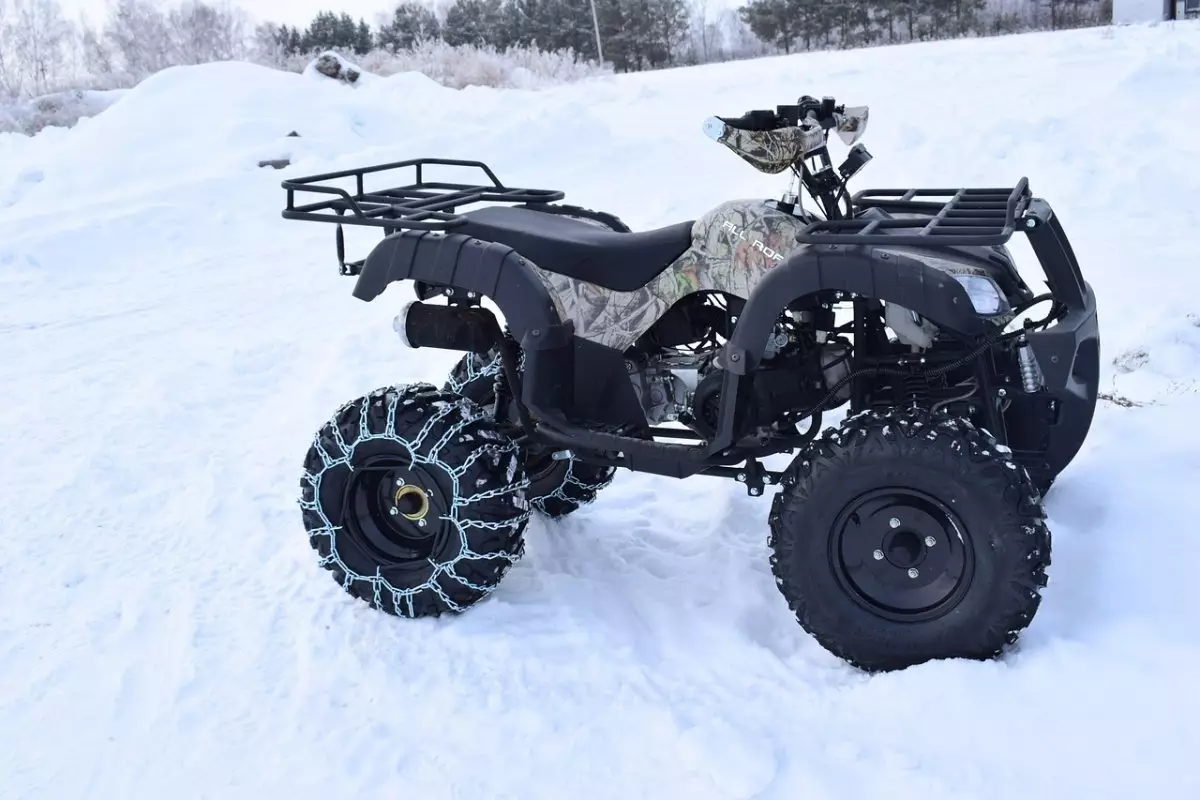 Инспекторы рыбхозяйства провалились под лед в Атырау