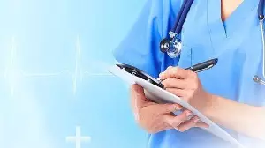 2026 жылы Қазақстанда медицина қызметкерлерінің еңбек ақысы көтеріледі және құқықтық қорғалуы күшейтіледі