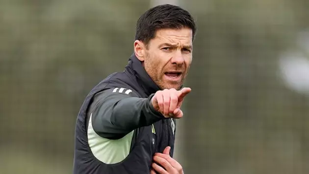 Хаби Алонсо прокомментировал слухи о трансфере Винисиуса в "Челси"