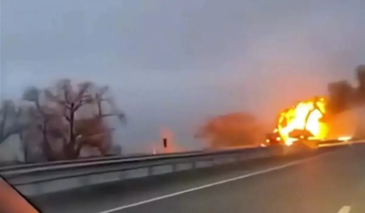 Қордай маңындағы жол апатында Үндістаннан келген екі студент тірідей жанып кеткен (ВИДЕО)