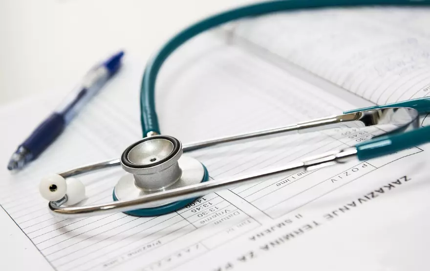 Зарплату повысят работникам инфекционных служб и «скорой» в Казахстане в 2026 году