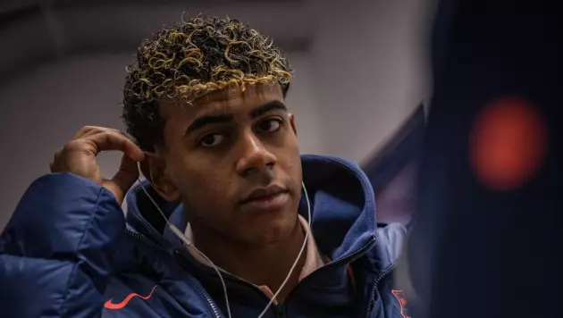 Флик посадил Ямаля в запас "Барселоны" и назвал причину