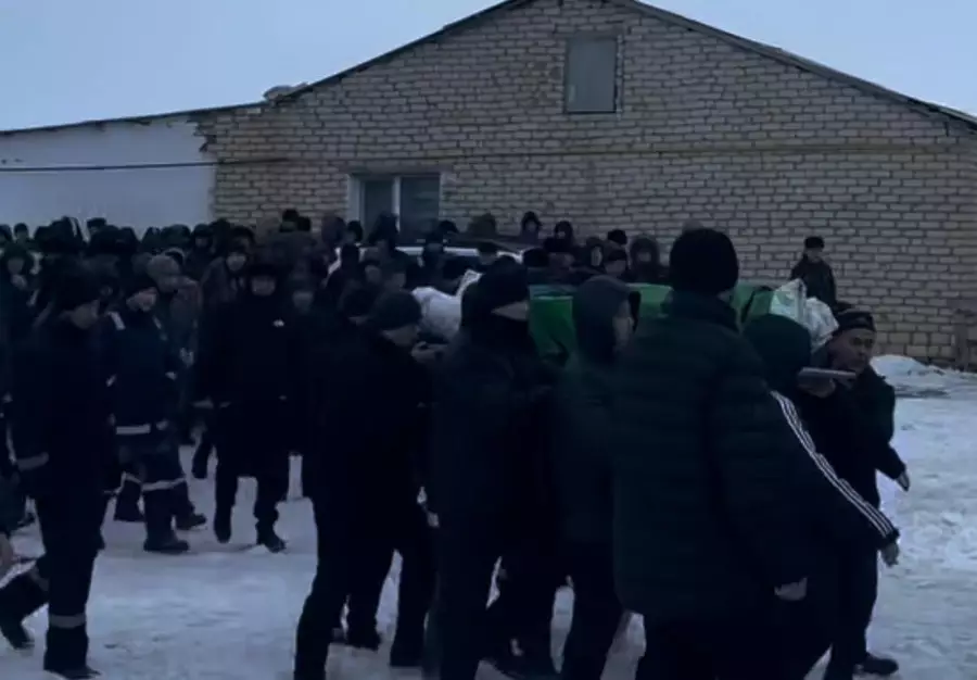 Атырау облысында жоғалған отбасы: ерлі-зайыптыны ақтық сапарға шығарып салу рәсімі өтті