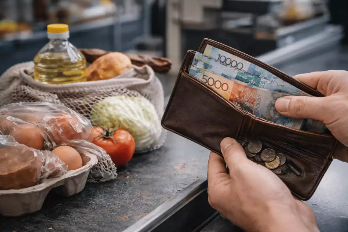 Почему казахстанцы беднеют, несмотря на рост зарплат