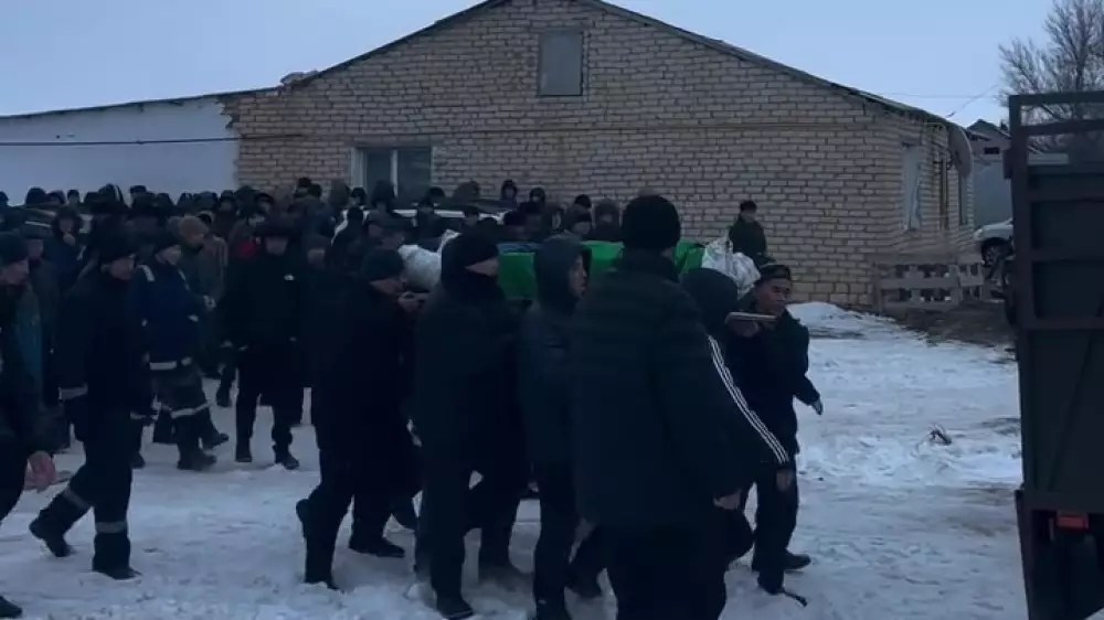 Исчезновение семьи в Атырауской области: в селе прошли похороны супругов