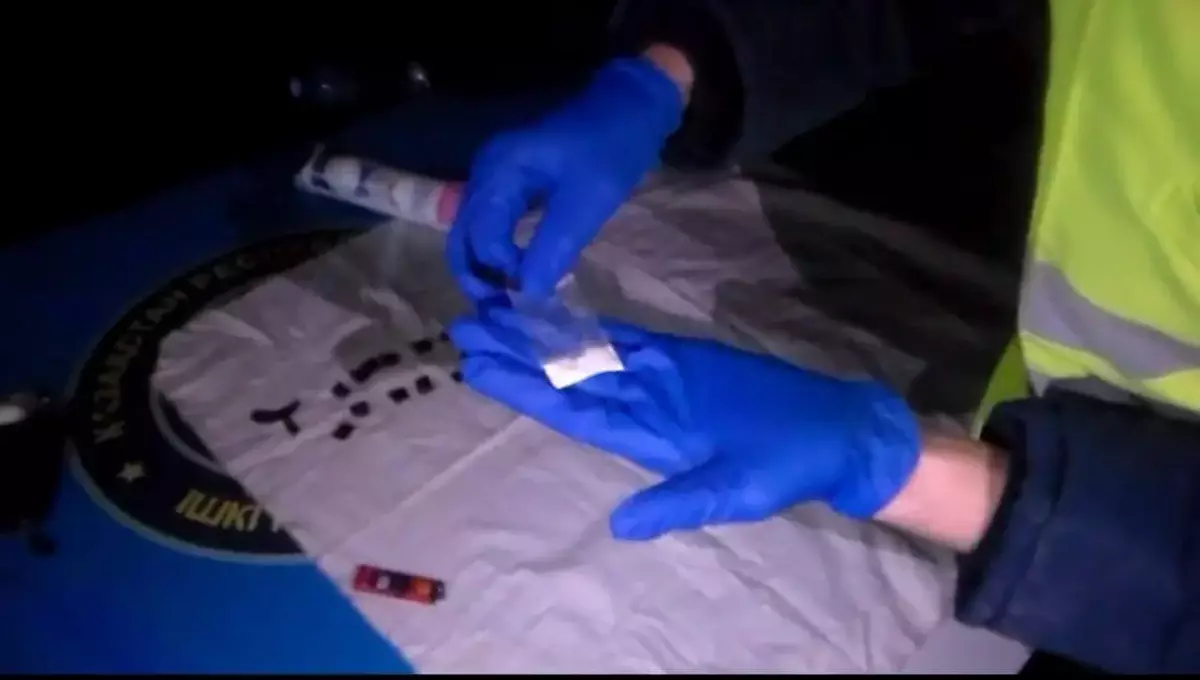 Алматинские полицейские задержали иностранца, распространявшего наркотики