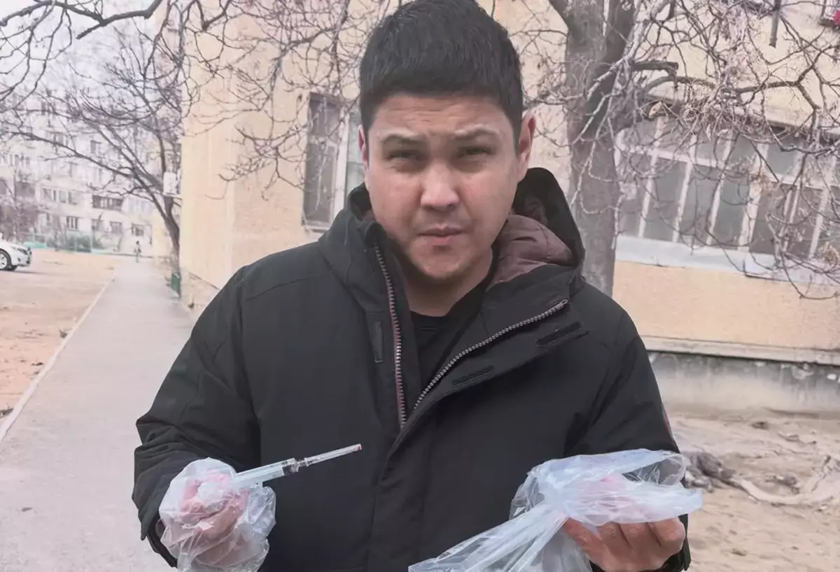 В Актау рядом с детской площадкой нашли использованные шприцы, возможно, инфицированные ВИЧ. Дополнено - новости на Lada.kz 08.01.2026