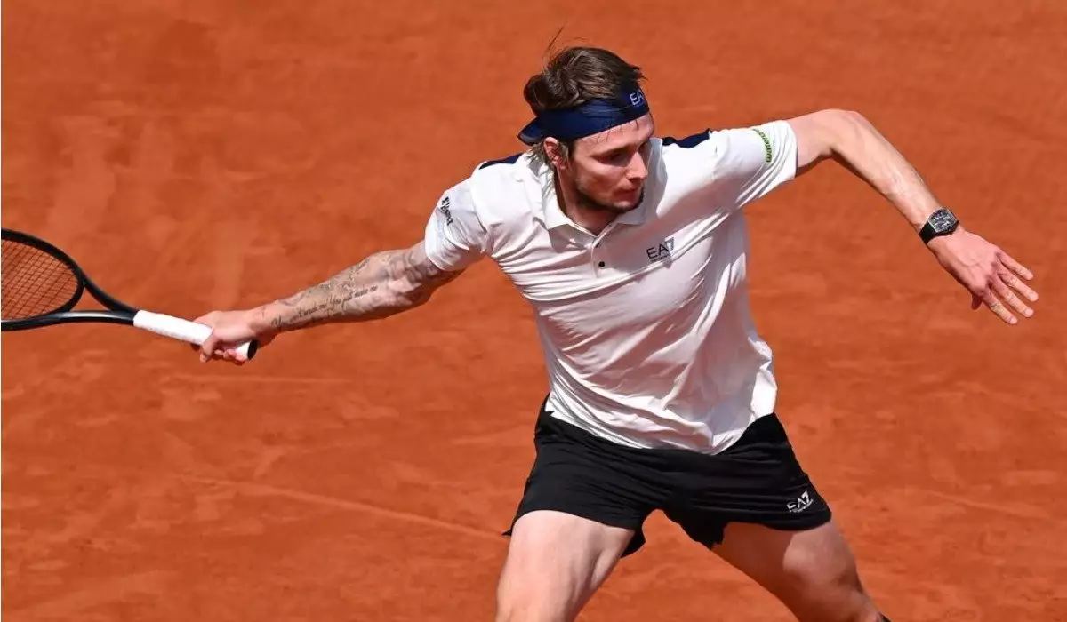 Бублик в шаге от топ-10: как казахстанец заработал $3 млн за сезон