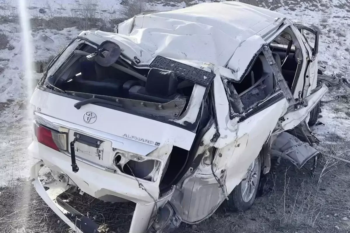 Не справился с управлением: на трассе Алматы-Бишкек погибли иностранные студенты