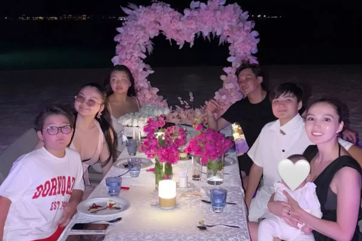 "18 жасыңа жаңа көлік пен пәтер": Қайрат Нұртас пен Жұлдыз Әбдукәрімова тұңғыш қызының туған күнін Мальдив аралдарында тойлады