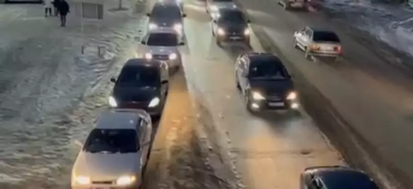 Все больше машин становится на дорогах области Абай: названо число зарегистрированных авто