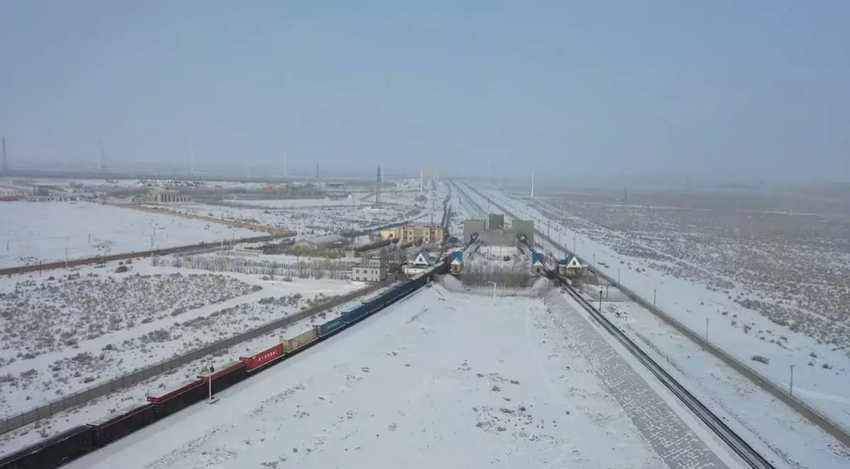 Электромобили китайского производства из Алашанькоу направляются в Европу