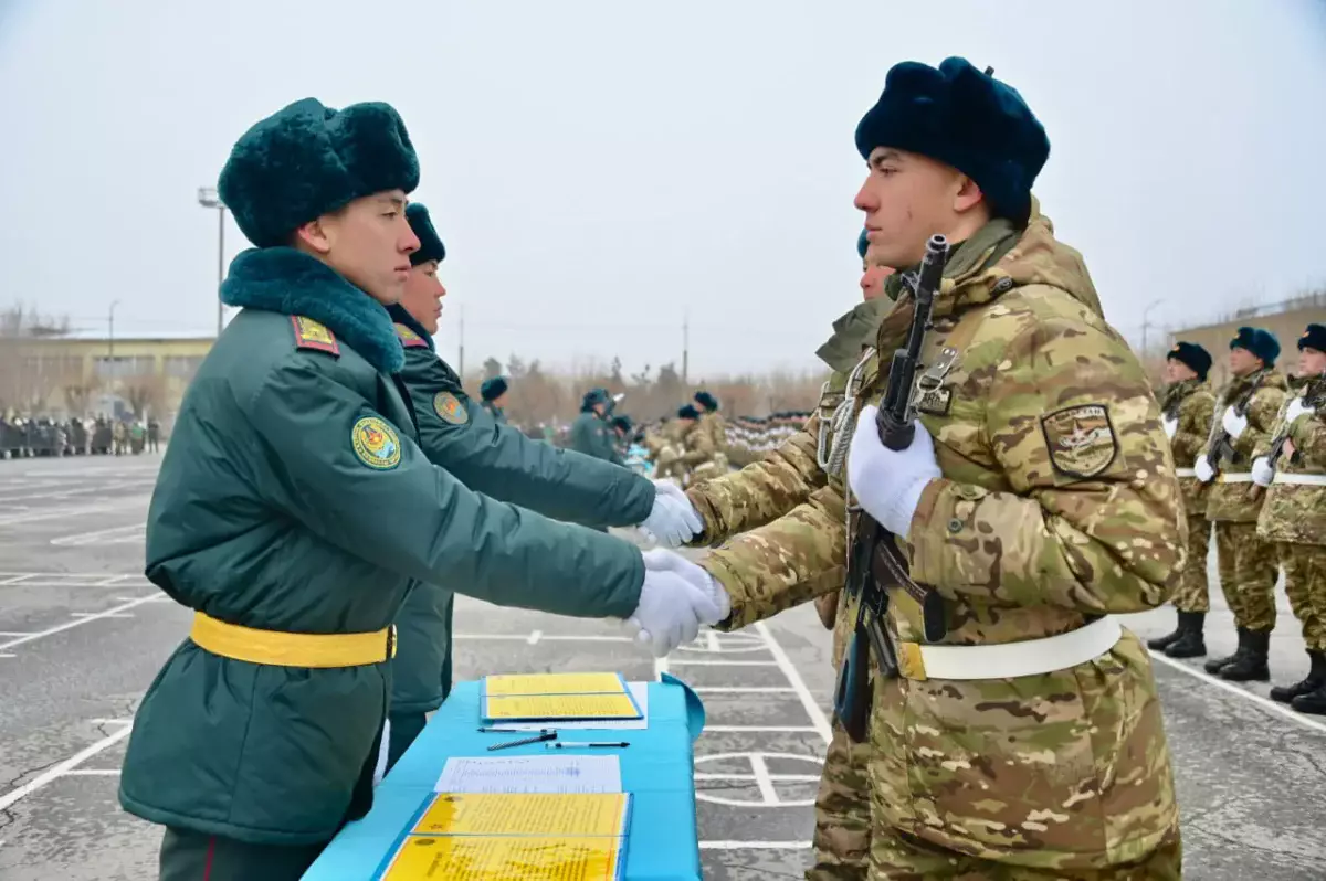 В Казахстане проводят облавы на призывников. Инструкция — о том, как защитить свои права