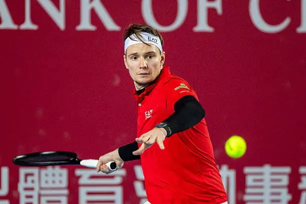 Александр Бублик открыл новый сезон победой (ВИДЕО)