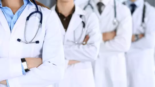 2026 жылы медицина қызметкерлерінің еңбек ақысы көтеріледі