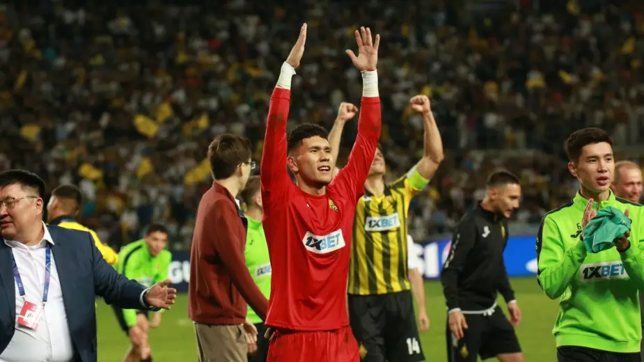 Кушал через трубочку, кайфовал от матчей Лиги чемпионов, рассказал о зарплате. Темирлан Анарбеков принял участие в популярном шоу