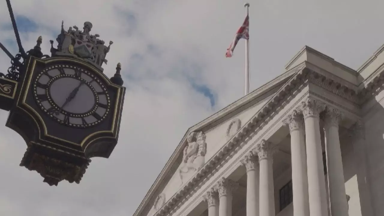 Британия фастфуд жарнамасына шектеу енгізді