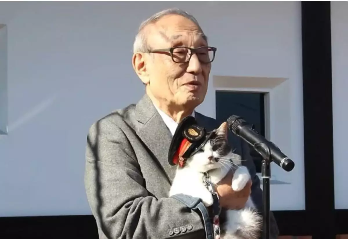 Кошку назначили начальником ж/д станции в Японии (ВИДЕО)