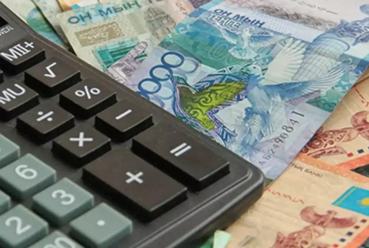 Перед повышением порогов казахстанцы массово изымали пенсионные накопления