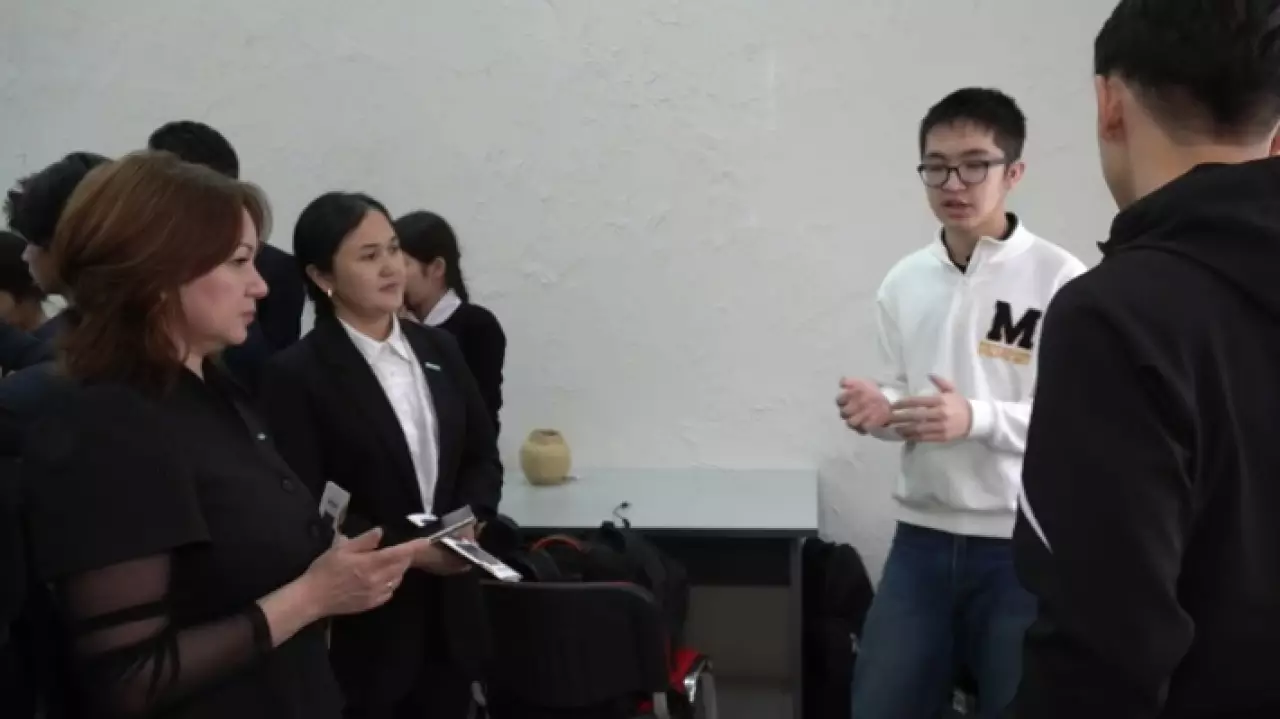 С работой IT-хаба в Уральске ознакомились депутаты