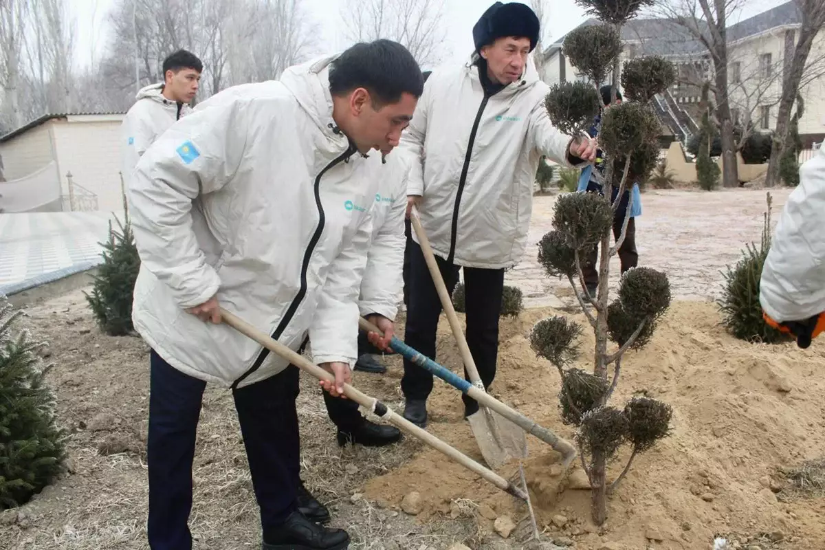 Тұрғындар, белсенділер және волонтерлер ел аумағында «Таза бейсенбі» акциясына қатысты