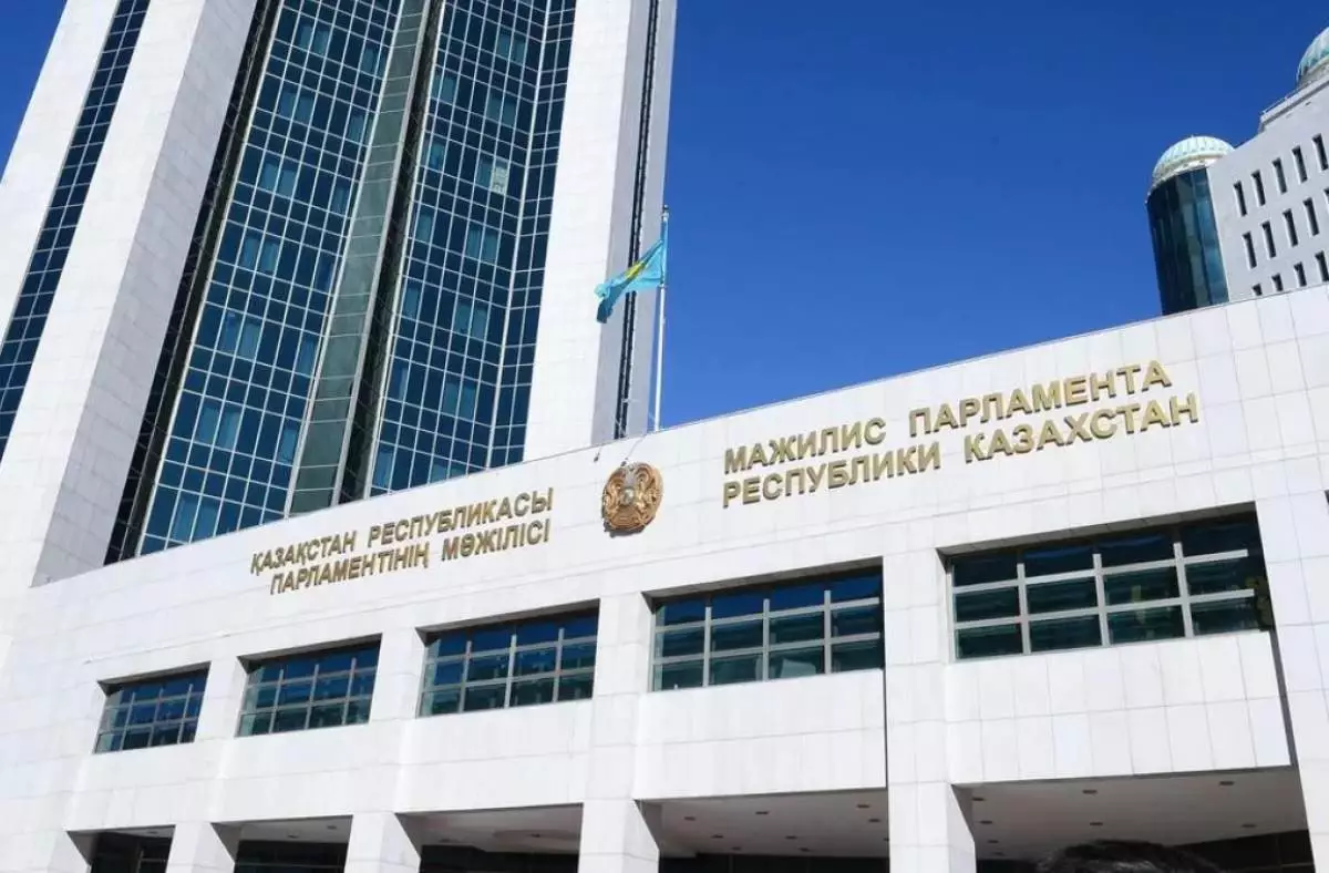 Депутаттар қанша табыс табады: Мәжіліс бірнеше депутаттың декларациясын жариялады