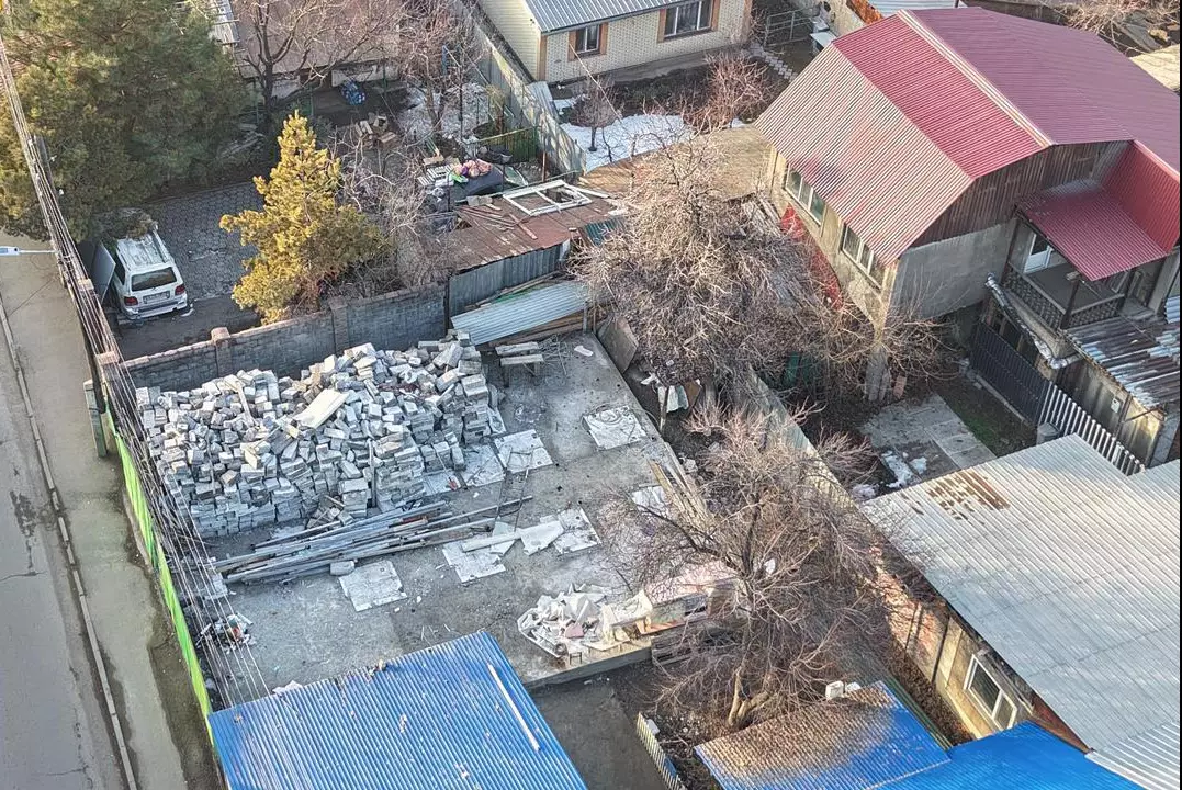 Незаконный объект снесли в Алматы