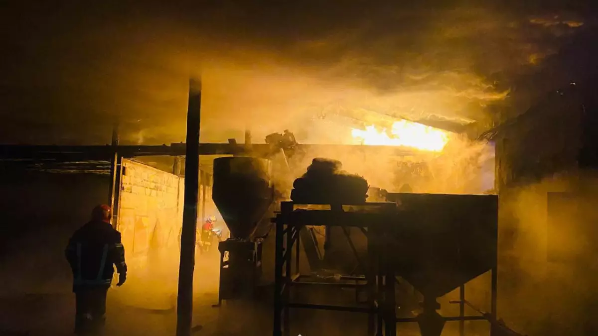 Астанада қоймадан шыққан өрт толықтай сөндірілді