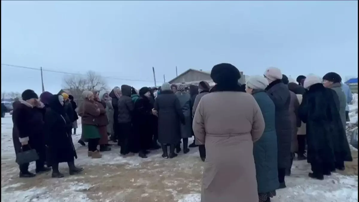 Долгие поиски, убийство и похороны: в Атырауской области простились с четой пенсионеров