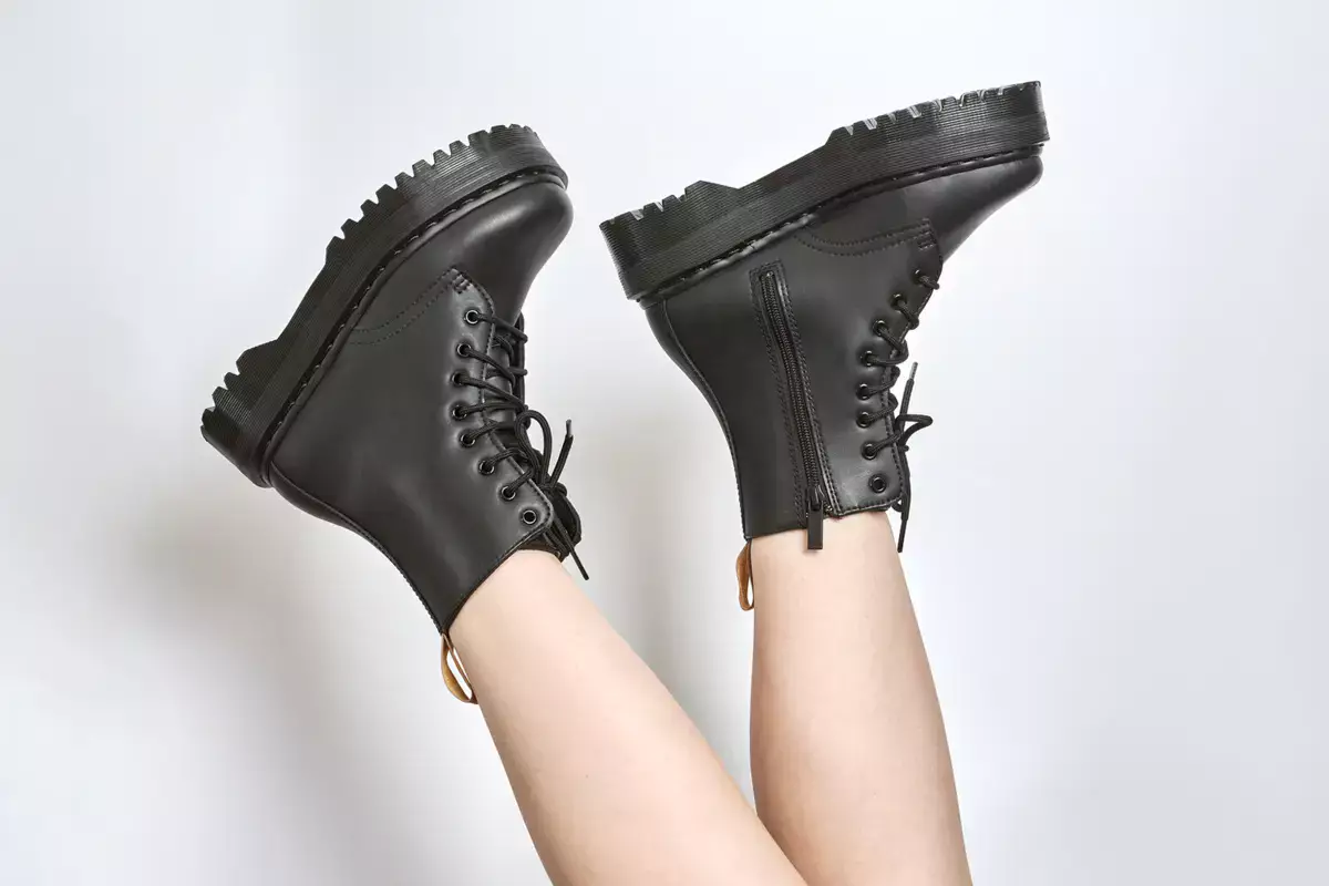 Какую обувь врачи категорически запрещают носить зимой - новости на Lada.kz 08.01.2026