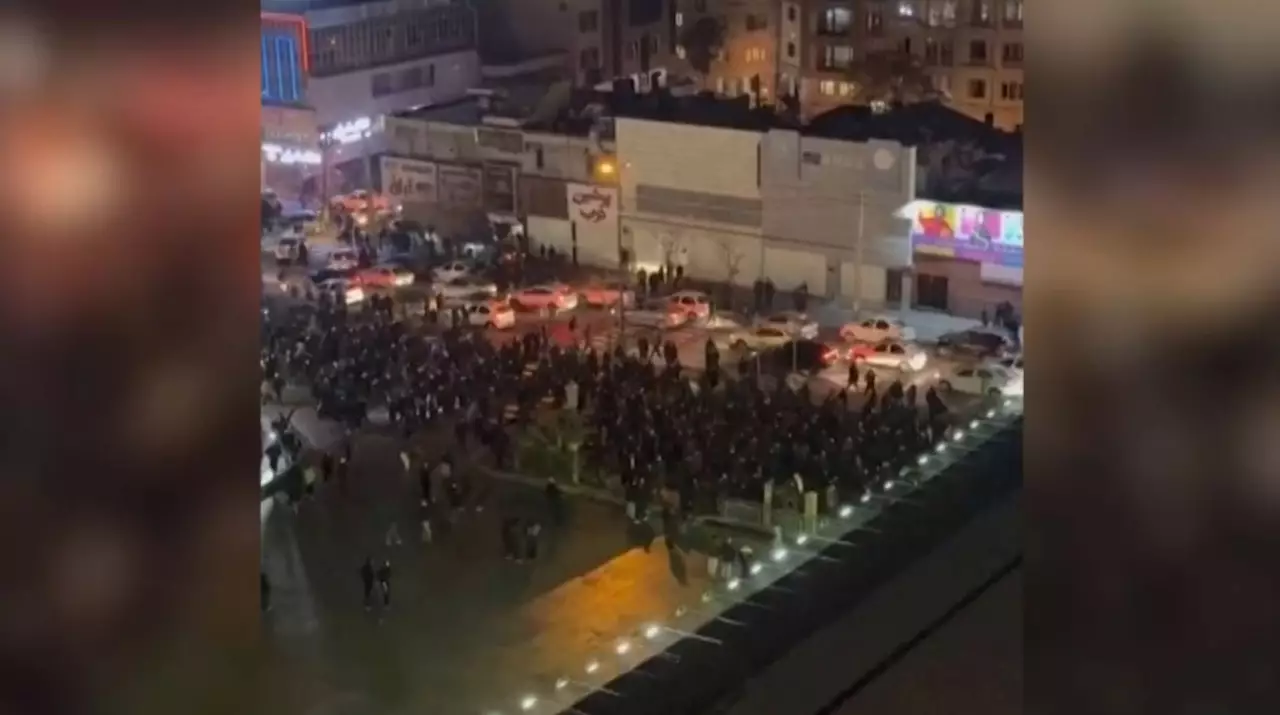 Иранда тәртіпсіздіктерден екі әскери қаза болды