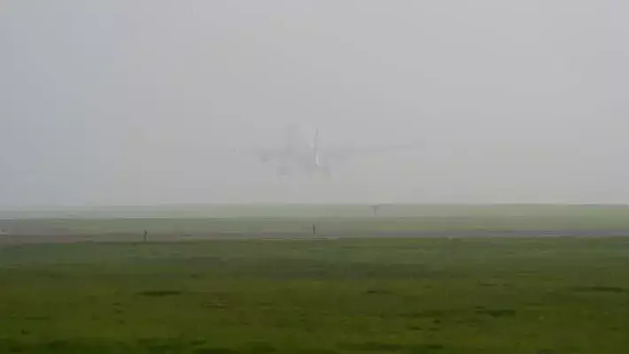 В Узбекистане из-за тумана на запасные аэродромы перенаправили более 20 рейсов