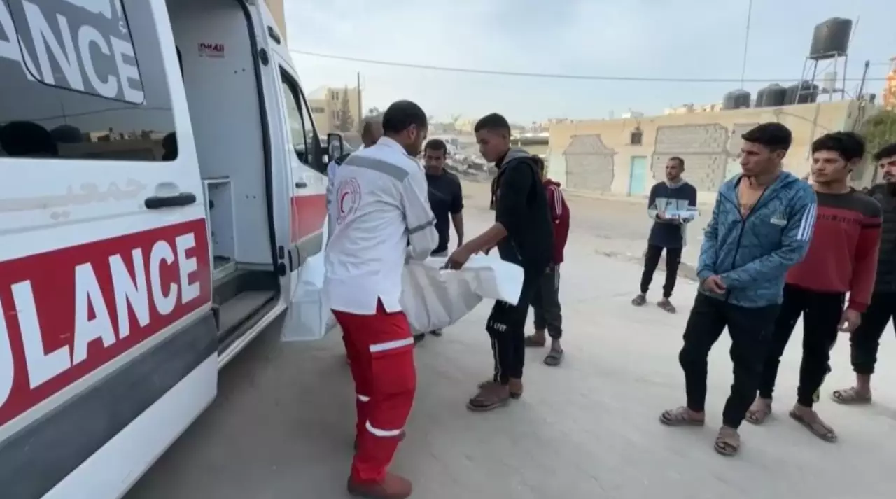 Израиль босқындар лагерлері мен мектептерді атқылады