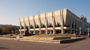 Алматыдағы Әуезов театрының реконструкциясы тоқтады ма? Министрлік жауап берді