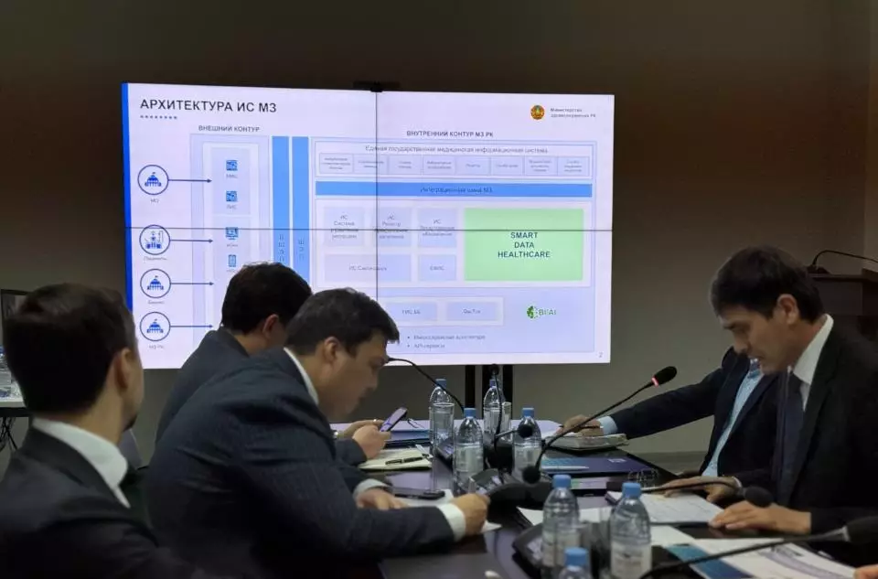 Цифровую трансформацию медицины обсуждают власти Казахстана
