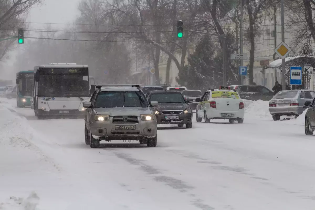 Новый закон: какие автомобили больше не смогут ездить по дорогам Казахстана с 2026 года