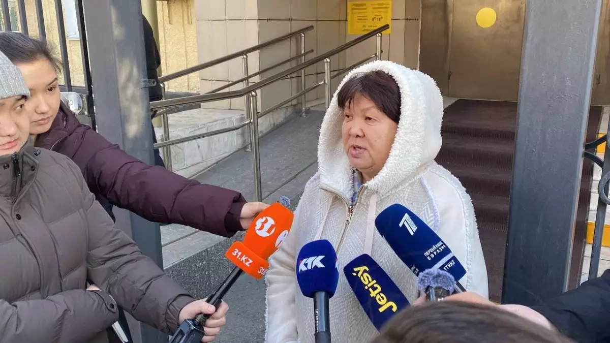 “Жарақаттарын өз көзіммен көрдім” - марқұм Айзаттың әпкесі