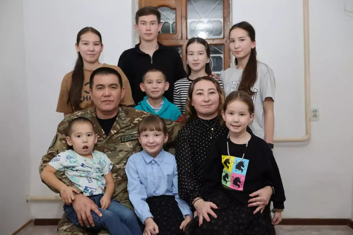 Родина начинается с семьи: отец восьмерых детей служит в Нацгвардии