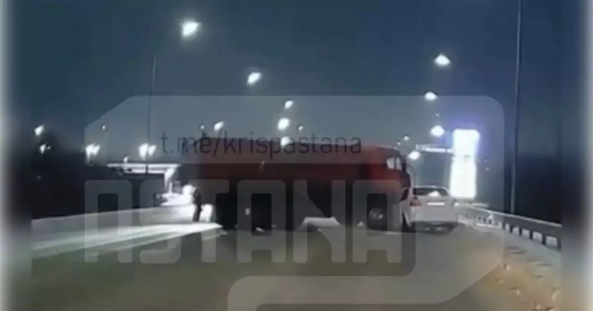  Қарағандыда КамАЗ бен жеңіл автокөлік соқтығысты 