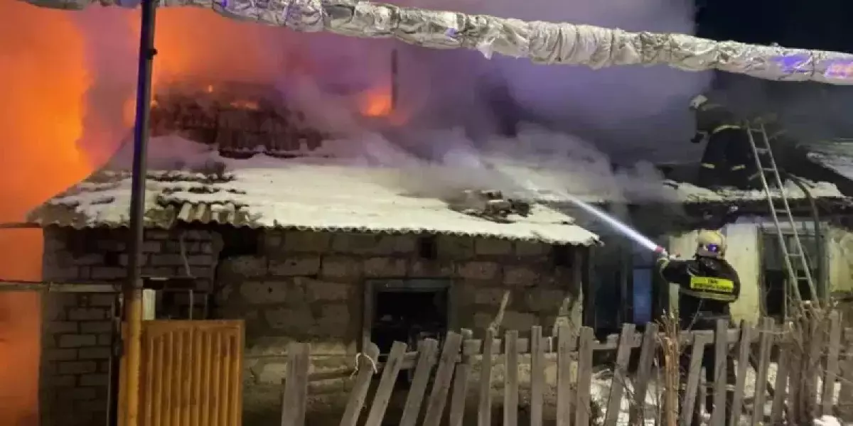 Екібастұзда өртенген тұрғын үйден 41 жастағы ер адамның денесі табылды (ВИДЕО)