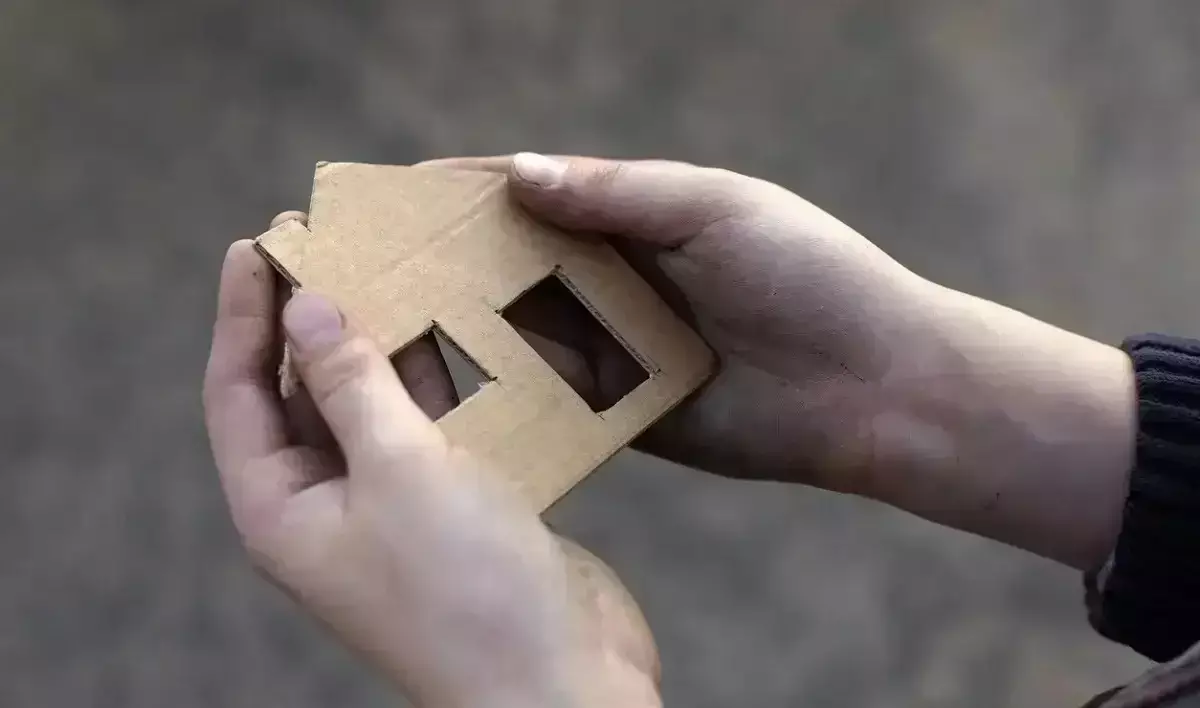 Абай облысында шенеуніктердің қателігінен жетім бала тұрғын үй кезегінен шығып қалған